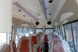 18 seater tempo traveller