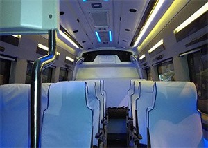 15 seater tempo traveller